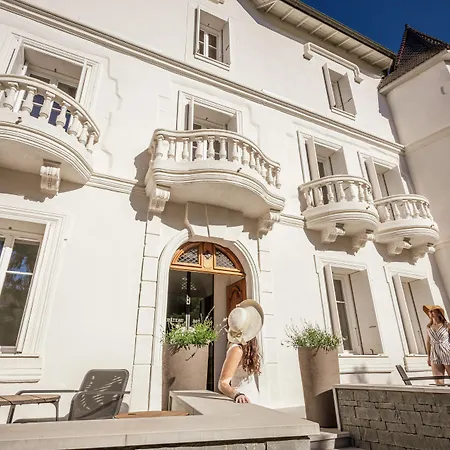 Chateau Bed & Breakfast 4*